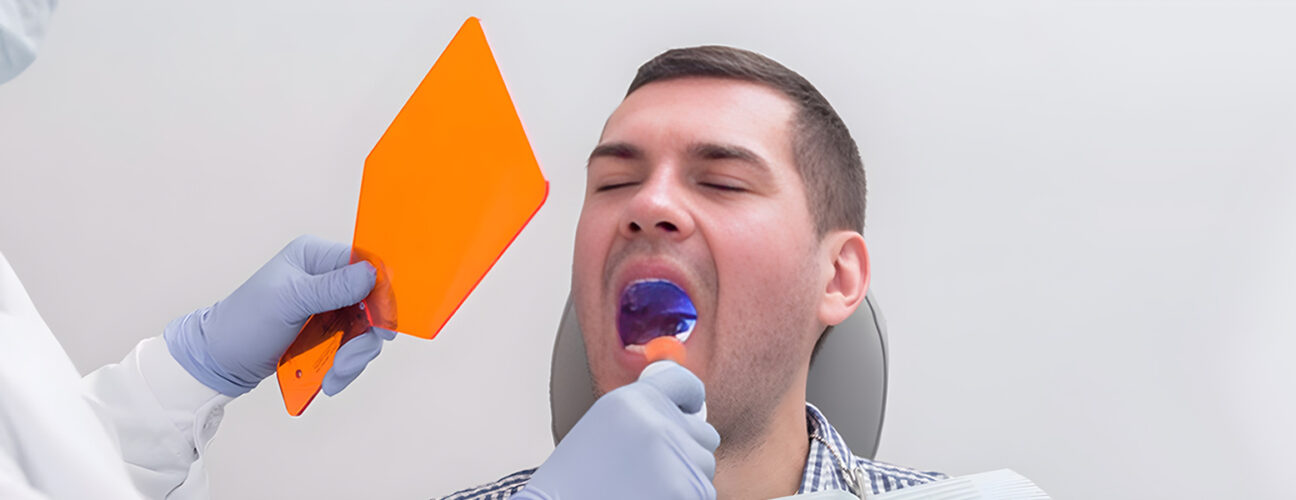 How Long to Keep Gauze in After Tooth Extraction: What to Expect in the First 24 Hours